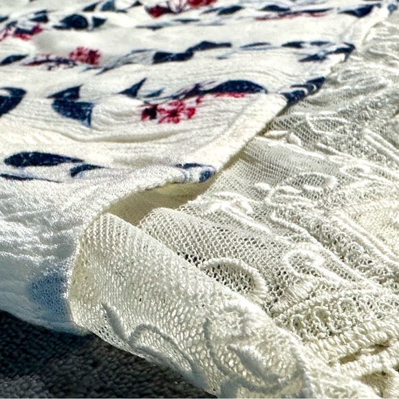 Skies Are Blue cold-shoulder top - Picture 4 of 4